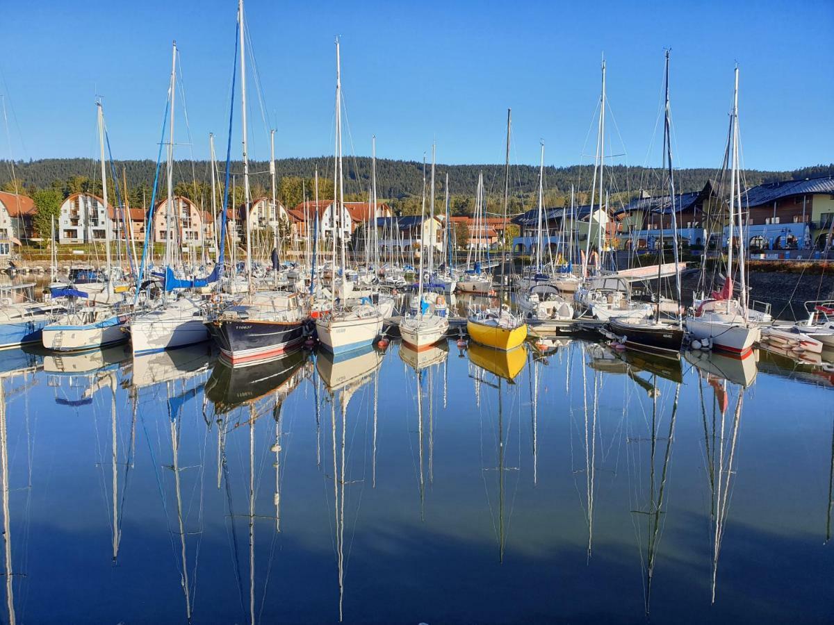 Lipno Nad Vltavou - Apartman 23 - Wifi, Parking, Netflix Luaran gambar