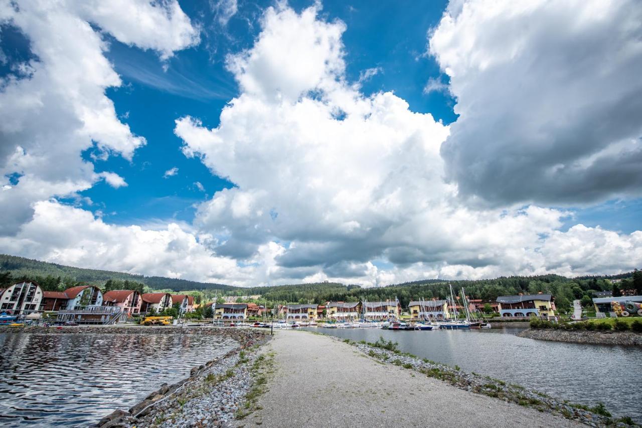 Lipno Nad Vltavou - Apartman 23 - Wifi, Parking, Netflix Luaran gambar